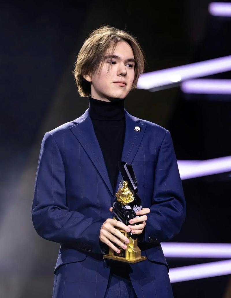 国产ADC到S10全部哑火，看来他才是LPL下路试金石